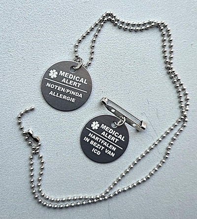 Medische ketting of speld medical alert 2-zijde gravure  